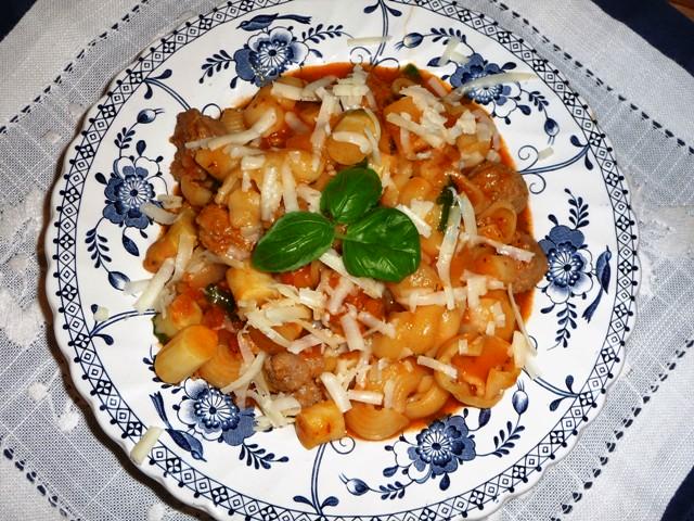 Pasta met asperges en tomatensaus