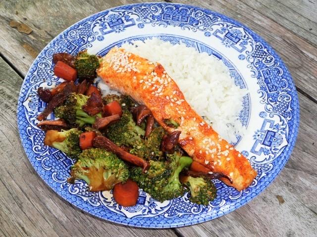 Zalm met cantharellen broccoli en worteltjes