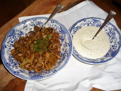 Champignons met knoflooksaus (zoals op de kerstmarkt)