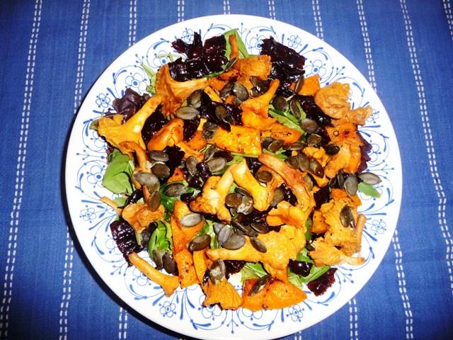 Salade met cantharellen en geroosterde pompoen