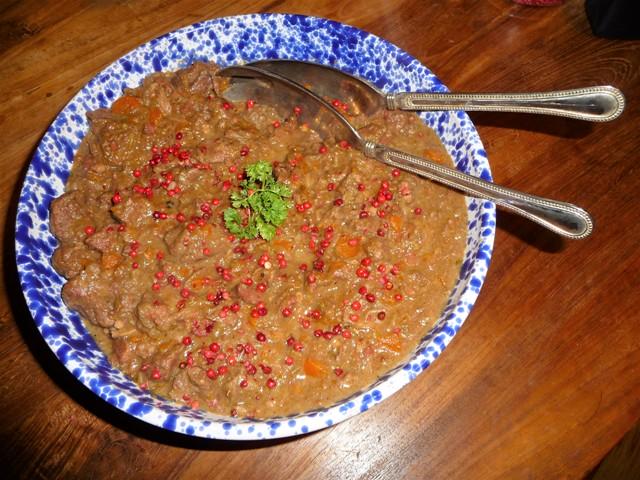 Bourgondische stoofpot van hert en wildzwijn