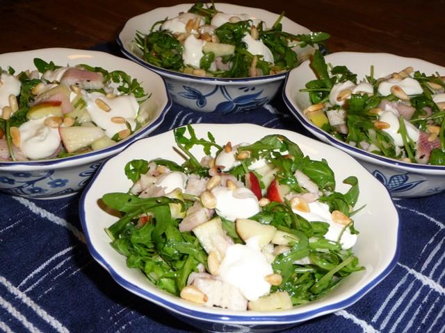 Gerookte paling met rucola, appel en zure room