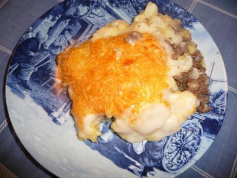 Ovenschotel met bloemkool, gehakt en aardappelpuree