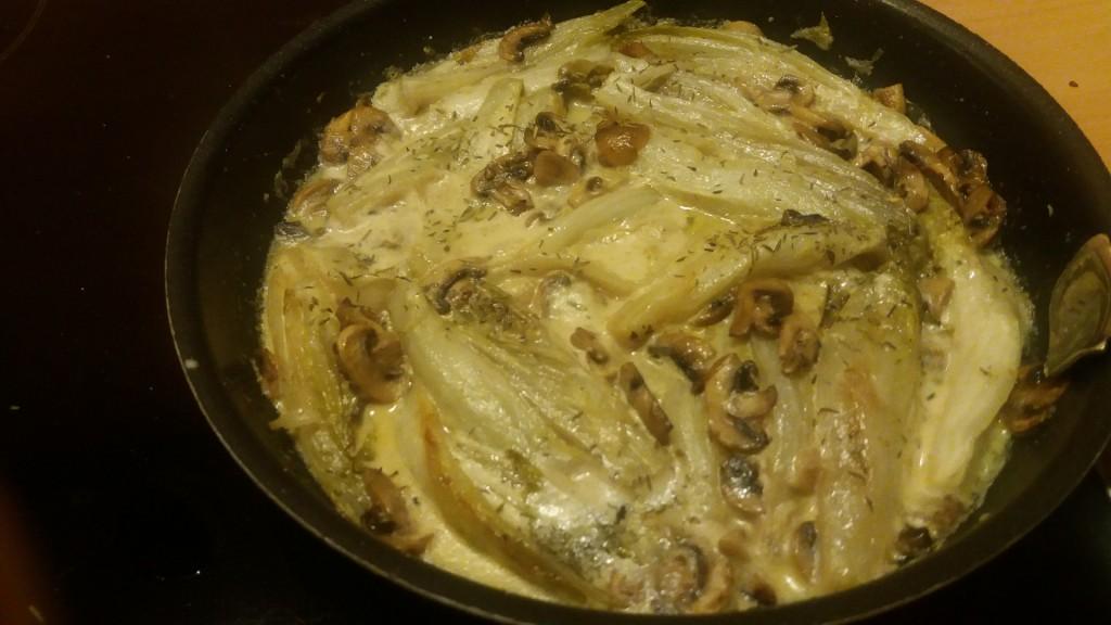 Gebakken witlof met champignons in roomsaus en peterseliepuree