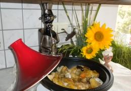 Tajine: Parelhoenbout met krieltjes en groenten