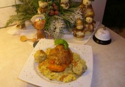 Butternut gevuld op een nestje van safraanrijst en groenten