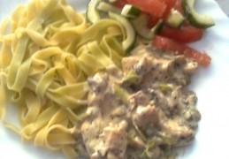 Kipfilet met Italiaanse room en tagliatella