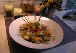 Trio van vis met pasta en groenten