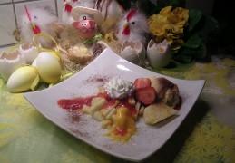 Dessert : kaneelijsje met ananas en aardbei en ...