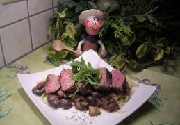 Gegrilde springbok steak met zijn garnituren