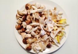 Penne met spinazie en paddenstoelen