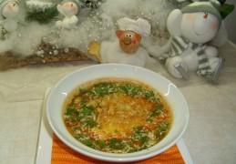 Soep van de dag: tomaten groentensoep afgewerkt met peterselie en kaas en overschotje van couscous