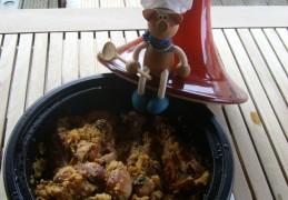 Tajine: kippen-onderbouten met een fruitige smaak met couscous