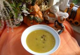 Sausje van curry met appel en rozijntjes