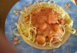 Spaghetti met grote garnalen in chiliroomsaus