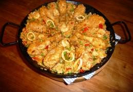 Paella mixta (met groenten, kip en vis)