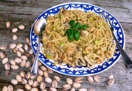 Siciliaanse pasta met pistachepesto en garnalen