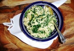 Romig spinaziestamppotje met ei en pesto