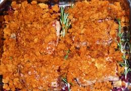 Wild zwijn met kruidkoekrumble, cranberry en kastanje