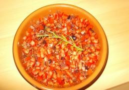 Bruschettadip van tomaten, olijven ,knoflook en kruiden.