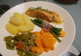 Langzaam gegaarde zalmfilet met lemoncurd en dille