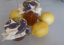 Marmelade van inglegde (ingemaakte) citroenen met rozemarijn