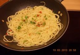 Spaghetti aglio e olio ( met knoflook, pepers en olijfolie)