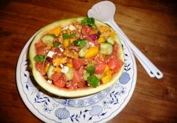 Salade met watermeloen, mango en komkommer