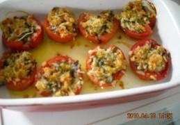 Gegratineerde gevulde tomaten en tagliatelle met basilicumsaus