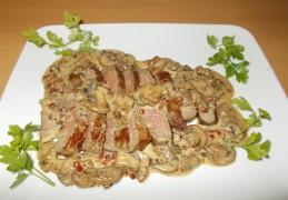 Biefstuk met  champignon-roze peper-cognacsaus