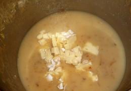 Stevige Limburgse mosterdsoep met bier, kaas, champignons en spekjes