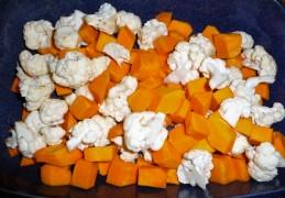 Traybake met bloemkool, pompoen, aardappel, Vadouvan & noten