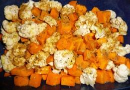 Traybake met bloemkool, pompoen, aardappel, Vadouvan & noten