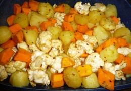Traybake met bloemkool, pompoen, aardappel, Vadouvan & noten
