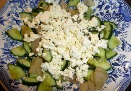 Salade met komkommer, yacon en feta