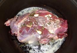 Reebout met tijm en Portsaus