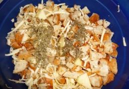 Hartige "overbol" cake van oliebollen & kaaskruimels (Nel Schellekens)