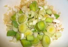 Gegratineerde aardappelschotel met prei