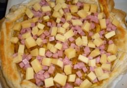 Hartige taart met Chinese kool, ham en kaas