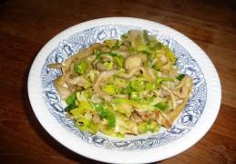 Gewokte oesterzwammen met prei