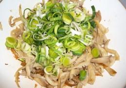 Gewokte oesterzwammen met prei