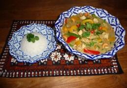Thaise kip in groene curry kokossaus