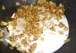 Thaise kip in groene curry kokossaus