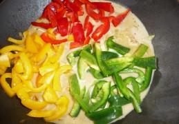 Thaise kip in groene curry kokossaus