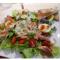 Maaltijdsalade met GROENTE - pestodressing en warm gerookte zalm....