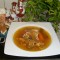 Soep: heldere tomaten kippenbouillon met groenten