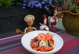 Dessert: coupe aardbeien met lekkernijen