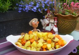 Aardappelen opgebakken met worteltjes en rode ajuin