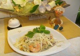 Zeevruchten met pasta bedolven onder de macarpone met een geur van limoncello