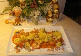 Tortellini gevuld met gorgonzola en ricota vergezeld van zeevruchten badend in een romig tomatensausje